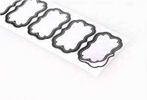 Štvorcové nálepky za okrúhlym rohom